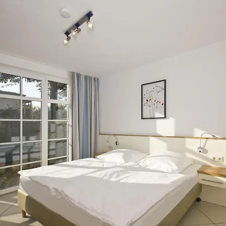 Mit Meerblick: Seaside Retreat With Ahoi Access Goehren (Ruegen)