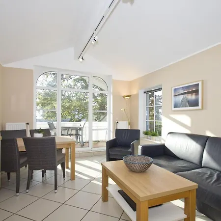 Mit Meerblick: Seaside Retreat With Ahoi Access Apartment *