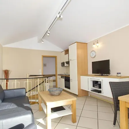 Mit Meerblick: Seaside Retreat With Ahoi Access Apartment Goehren (Ruegen)