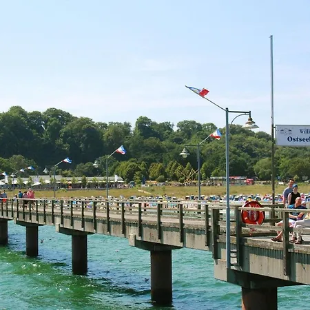 Mit Meerblick: Seaside Retreat With Ahoi Access Apartment Goehren (Ruegen)