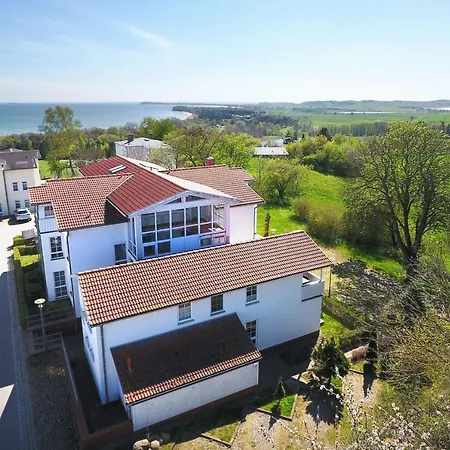 Mit Meerblick: Seaside Retreat With Ahoi Access Goehren (Ruegen)