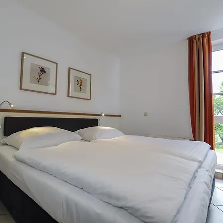 Mit Meerblick: Seaside Retreat With Ahoi Access Goehren (Ruegen)