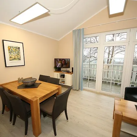 Mit Meerblick: Seaside Retreat With Ahoi Access Apartment Goehren (Ruegen)
