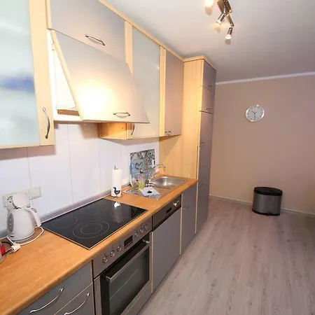 Mit Meerblick: Seaside Retreat With Ahoi Access Goehren (Ruegen)