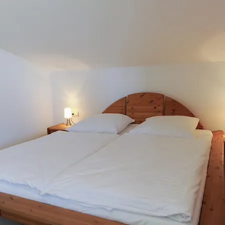 Apartment Mit Meerblick: Seaside Retreat With Ahoi Access Goehren (Ruegen)