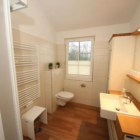 Mit Meerblick: Seaside Retreat With Ahoi Access Apartment
